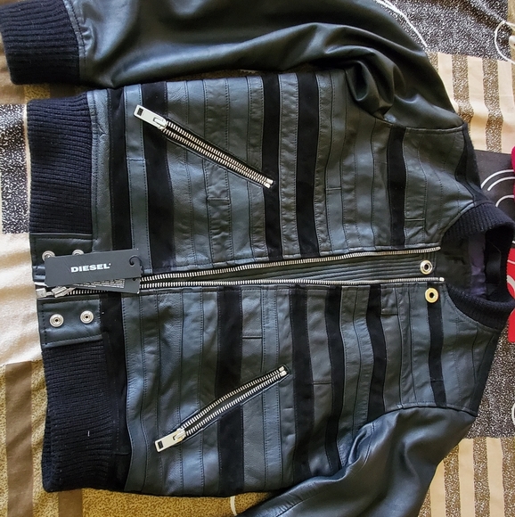 This is leather jacket. - Picture 1 of 3